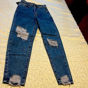 PRETTYLITTLETHING VINTAGE WASH DENIM WITH RIPS AND EXTREME DETAILING